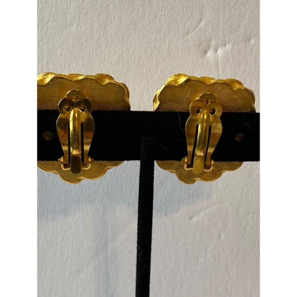 Gold-Tone Heraldic Shield Clip-On Earrings J0216 - Picture 4 of 7